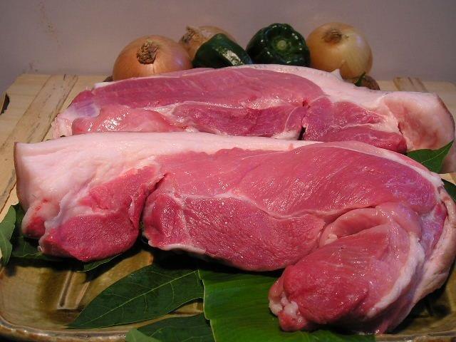 奄美食楽市場、奄美の黒豚二枚肉（ウデ肉）
